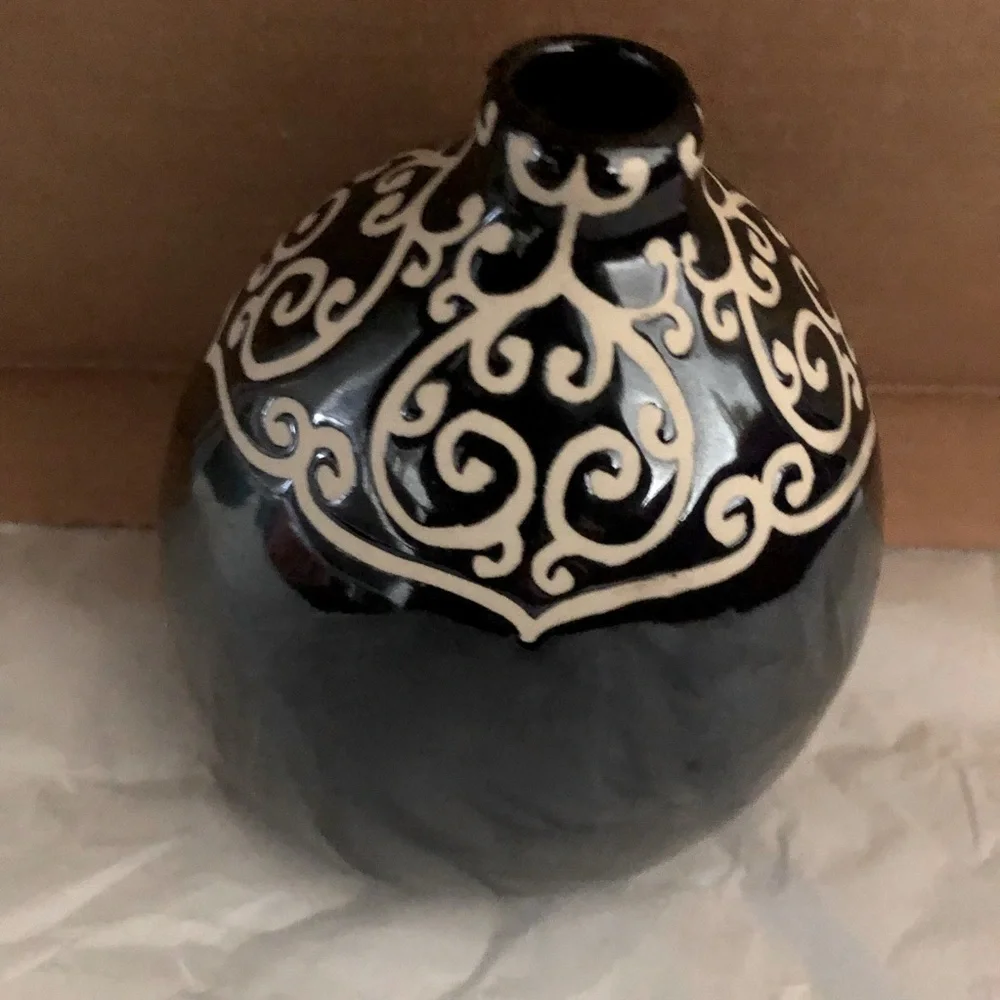 Pretty Petite Vase w/Beige Engraved Scroll Design, Mirrored Blackish Blue Color